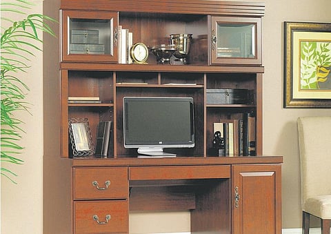 அலுவலகத்தைத் தாண்டிய மேஜைகள்