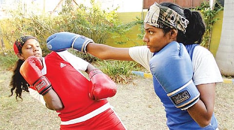 வானவில் பெண்கள்: பதக்கங்களைக் குவிக்கும் பாக்ஸிங் சிங்கங்கள்!