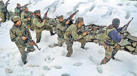 2 ஹிஸ்புல் தீவிரவாதிகள் சுட்டுக் கொலை காஷ்மீரில் மிகப்பெரிய தாக்குதல் முறியடிப்பு