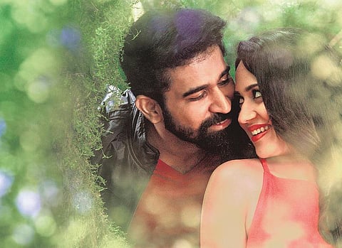 நாற்காலிச் சண்டையைக் காட்டும் கண்ணாடி! - இயக்குநர் ஜீவா சங்கர் பேட்டி