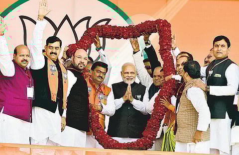 குற்றவாளி, ஊழல்வாதிகளுக்கு அடைக்கலம் கொடுத்த அகிலேஷ் அரசு: பிரதமர் மோடி குற்றச்சாட்டு