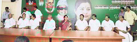 துரோகங்கள் வென்றது கிடையாது; அதிமுகவை வெல்லவே முடியாது: எம்எல்ஏக்கள் மத்தியில் சசிகலா ஆவேசம்