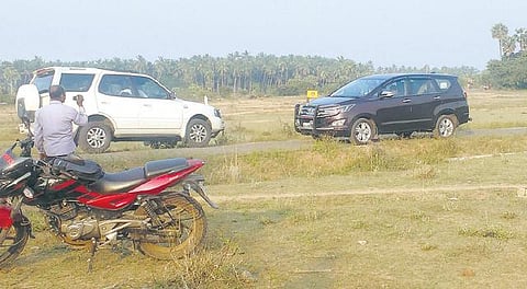 சொகுசு விடுதியில் இருந்து வெளியேற முடியாததால் கூவத்தூரில் எம்எல்ஏக்கள் தவிப்பு?