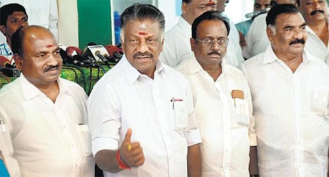 ஓபிஎஸ்ஸுக்கு மேலும் 6 எம்.பி.க்கள் ஆதரவு: ராமராஜன், தியாகு உள்ளிட்டோரும் ஆதரவளித்தனர்