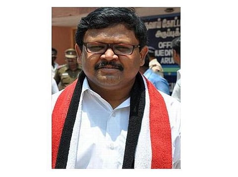 ஆளுநரின் தாமதத்துக்கு பாஜக, திமுகவே காரணம்: வைகைச்செல்வன் குற்றச்சாட்டு