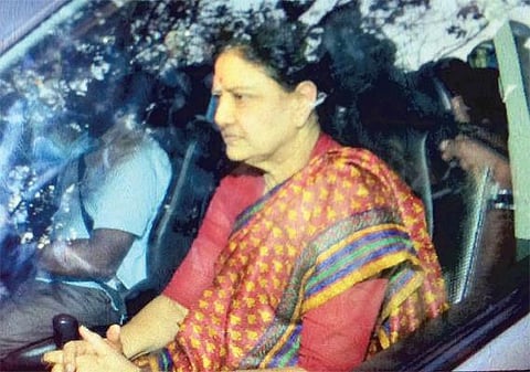 சொத்துக்குவிப்பு மேல்முறையீட்டு வழக்கில் தண்டிக்கப்பட்ட சசிகலா, இளவரசி, சுதாகரன் பெங்களூரு சிறையில் அடைப்பு