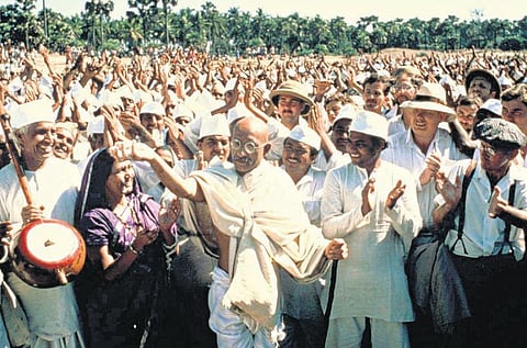 மாயப்பெட்டி: திரைப்படத்துக்கு உதவிய நாடகம்