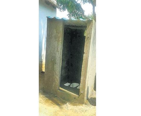 பெரம்பலூர் மாவட்டத்தில் 48 மணி நேரத்தில் 4 ஆயிரம் கழிப்பறைகள் கட்டி சாதனை