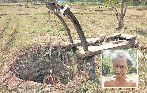 30 ஆண்டுகளாக செயல்பட்டு வந்த நிலையில் இயக்கத்தை நிறுத்திக் கொண்ட ஏற்றம்: விளைநிலம் தரிசானதால் விவசாயி கவலை