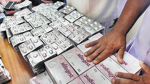 ராமேசுவரம் அருகே இலங்கைக்கு கடத்த இருந்த ரூ. 2 கோடி மதிப்பு வலி நிவாரணி, போதை மாத்திரைகள் பறிமுதல்