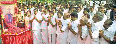 உ.வே.சா. 163-வது பிறந்த தினம்: முதல்வர் எடப்பாடி பழனிசாமி மரியாதை