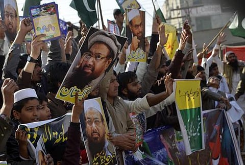 நாட்டுக்கே அச்சுறுத்தலாக உள்ளார் ஹபீஸ் சயீது: சர்வதேச மாநாட்டில் பாக் பாதுகாப்பு அமைச்சர் ஒப்புதல்