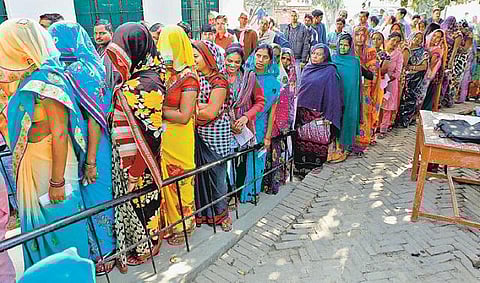 உத்தரப் பிரதேசத்தில் 4-ம் கட்ட தேர்தல்: 53 தொகுதியில் 61% வாக்குப் பதிவு