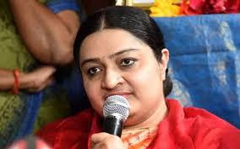 நான் அரசியலில் ஈடுபடுவதை தடுக்க சதி: ஜெயலலிதாவின் அண்ணன் மகள் தீபா குற்றச்சாட்டு