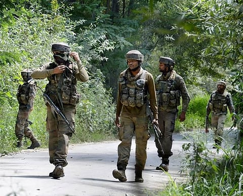 தெற்கு காஷ்மீரில் இரண்டு தீவிரவாதிகள் சுட்டுக் கொலை