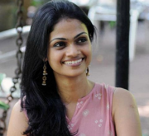 பாடகி சுசித்ரா மீது காவல் ஆணையரிடம் புகார்