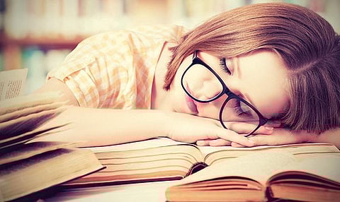 கேள்வி மூலை 21: வாசித்தல் ஏன் தூக்கத்தை வரவழைக்கிறது?