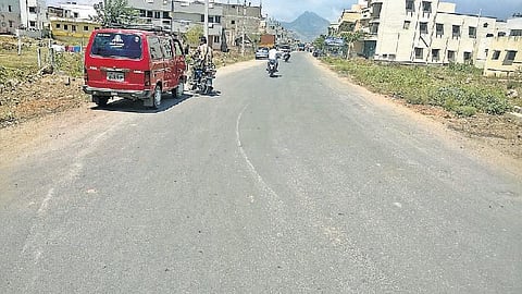 33 ஆண்டுகளாக தாமதமாகிவரும் தேனி திட்டச்சாலை பணி நிறைவடைவது எப்போது? - போக்குவரத்து நெரிசலால் மக்கள் அவதி