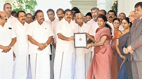 32 லட்சம் விவசாயிகளுக்கு ரூ.2,247 கோடி வறட்சி நிவாரணம்: முதல்வர் தொடங்கிவைத்தார்