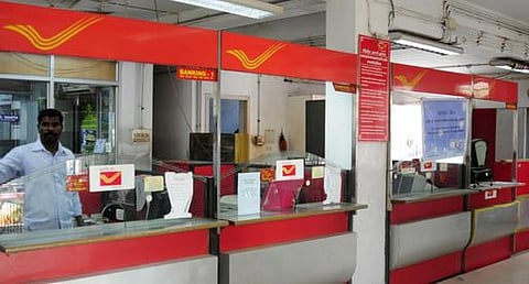 வங்கிகளின் சேவை வரிகளால் வாடிக்கையாளர்கள் பாதிப்பு: வரப்பிரசாதமாக திகழும் அஞ்சலக சேமிப்புக் கணக்கு