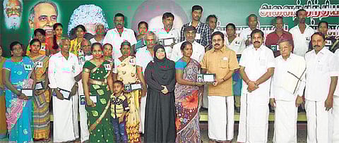 திமுக மட்டுமே எதிரி: ஓபிஎஸ் ‘ஜீரோ’பிஎஸ் - ஆர்.கே.நகர் வேட்பாளர் ஆட்சி மன்ற குழுவில் முடிவு - டிடிவி தினகரன் தகவல்