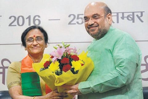 முலாயம் மருமகளுக்கு பின்னடைவு; ரீட்டா ஜோஷி முன்னிலை: உ..பி நட்சத்திர வேட்பாளர்கள் நிலவரம்