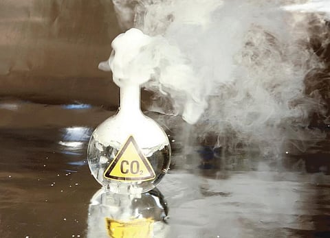 கேள்வி மூலை 22: வாயுக்கள் ஏன் நிறமற்று இருக்கின்றன?