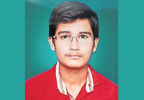 மதுரையில் செல்போனுக்காக பிளஸ் 2 மாணவர் கொலை: பத்தாம் வகுப்பு மாணவர் உட்பட 3 பேர் கைது