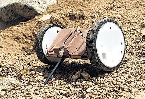 பொருள் புதுசு: உருமாறும் ரோபோ