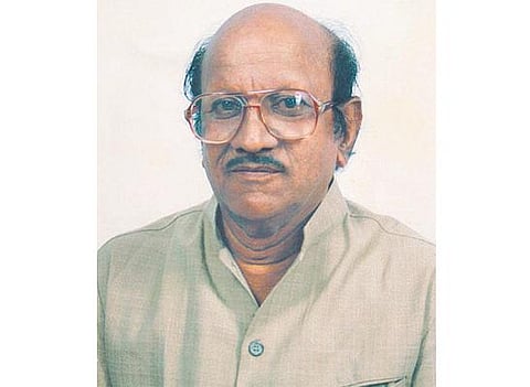 கட்சியையும் ஆட்சியையும் தன்வசம் வைத்திருக்கும் சசிகலா தரப்புக்கே இரட்டை இலை சின்னம்: இரட்டை இலையை அடையாளம் காட்டிய திண்டுக்கல் மாயத்தேவர் கருத்து