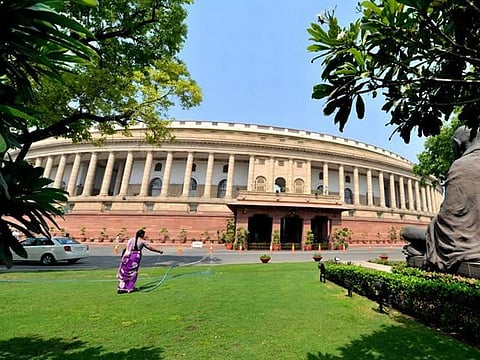 எஸ்சி, எஸ்டி ஆணையங்களில் ஏராளமான பணியிடங்கள் காலி: மாநிலங்களவையில் எதிர்க்கட்சிகள் அமளி