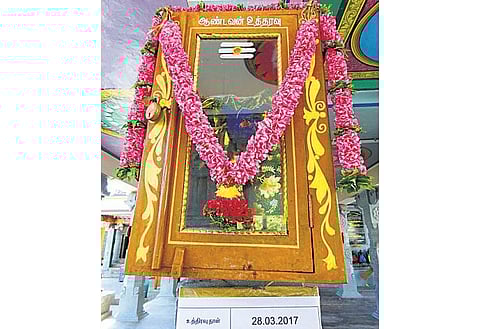 சிவன்மலை சுப்பிரமணியசுவாமி கோயில் ஆண்டவன் உத்தரவு பெட்டியில் ‘ருத்ராட்சம்’ - துறவு நிலைக்கு மரியாதை கூடுமா, குறையுமா?