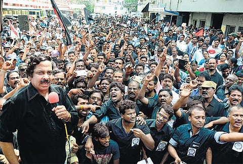 கோரிக்கைகள் நிறைவேற்றப்படாவிட்டால் ரயில்வே ஊழியர்களின் காலவரையற்ற வேலைநிறுத்தம் நடத்தப்படும்