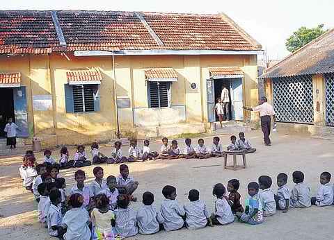 மாற்றம் எப்போது? - வெயிலில் வாடும் துளிர்கள்