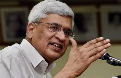 அதிமுக பிளவை பயன்படுத்தி தமிழகத்தில் காலூன்ற பார்க்கிறது பாஜக: பிரகாஷ்காரத் குற்றச்சாட்டு