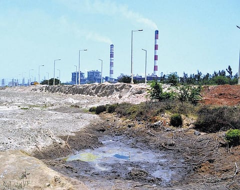 கழுவில் ஏற்றப்படும் கழிவெளி