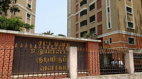 தமிழக சுகாதார அமைச்சர் விஜயபாஸ்கர், நடிகர் சரத்குமார் வீடுகளில் வருமானவரித்துறை சோதனை