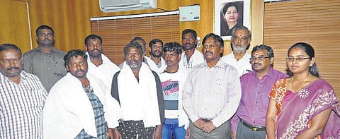 ஈரானிலிருந்து விடுதலையான 15 மீனவர்களும் சொந்த ஊர் திரும்பினர்: அந்தந்த மாவட்ட ஆட்சியர்களுடன் சந்திப்பு