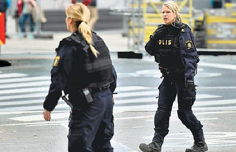 சுவீடனில் தீவிரவாத தாக்குதல் 5 பேர் பலி; 12 பேர் படுகாயம்