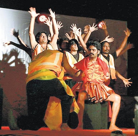 நாடகம் காண்டவ வனம்: யுகங்களைக் கடந்து எதிரொலிக்கும் கூக்குரல்கள்