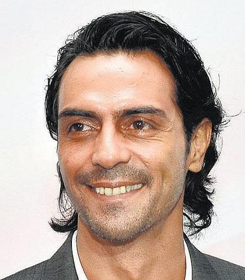 நடிகர் அர்ஜுன் ராம்பால் இளைஞரைத் தாக்கியதாக புகார்