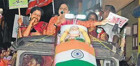 தேசியக் கொடி அவமதிப்பு வழக்கு: மாஃபா பாண்டியராஜன் முன்ஜாமீன் கோரி மனு