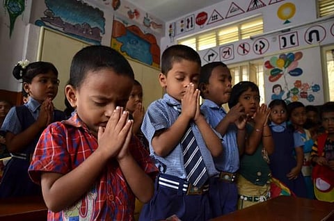 சரியாகப் படிக்கவில்லை என்று கூறி யூகேஜி மாணவனின் மாற்றுச் சான்றிதழை வாங்கச் சொன்ன பெங்களூரு பள்ளி