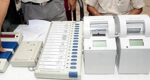 விவிபாட் இயந்திர கொள்முதலுக்கு உடனடியாக நிதி ஒதுக்க வேண்டும்: மத்திய அரசுக்கு தேர்தல் ஆணையம் அவசர கடிதம்