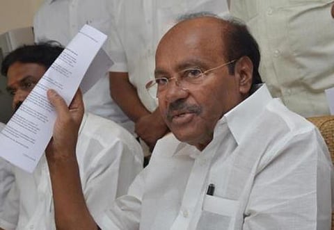 தினகரனின் வழிகாட்டுதலின்படி நடைபெறும் தமிழக அரசை உடனடியாக கலைக்க வேண்டும்: ராமதாஸ்