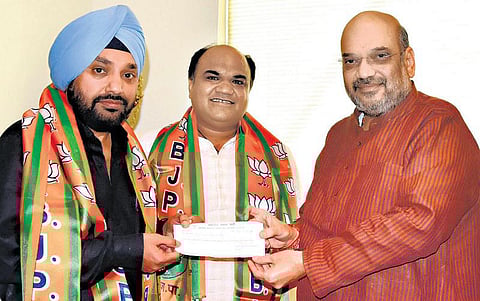 டெல்லி காங்கிரஸ் மூத்த தலைவர்கள் பாஜகவில் இணைந்தனர்