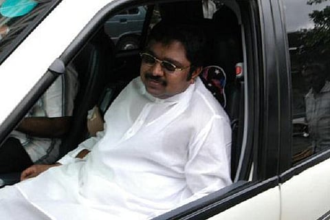 முற்றும் நெருக்கடி: திணறும் தினகரன்