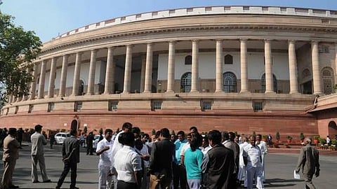 குடியரசுத் தலைவர், பிரதமர், அமைச்சர்களின் கார்களில் சுழலும் சிவப்பு விளக்கை அகற்ற முடிவு: மே 1 முதல் நடைமுறைக்கு வருகிறது