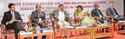 குழந்தைகளுக்கு எதிரான பாலியல் வன்முறையில் ஈடுபடுபவர்களை இரும்புக்கரம் கொண்டு அடக்க வேண்டும்: தலைமை நீதிபதி இந்திரா பானர்ஜி வலியுறுத்தல்