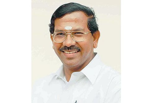 அணிகள் இணைப்பின் பின்னால் ஓபிஎஸ்ஸுக்கு பதவி?- மாஃபா பாண்டியராஜன் சூசகம்